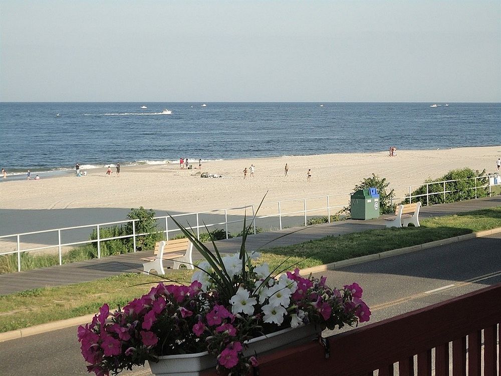 Ocean Court By The Sea Hotel ลองแบรนช์ ภายนอก รูปภาพ